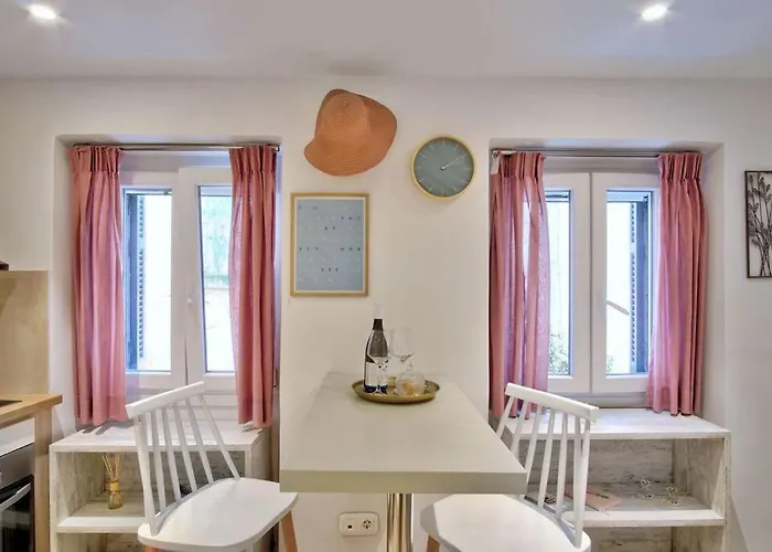 M&f In Corfu Center *